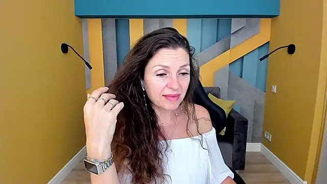 EllaLong stripchat live cam model