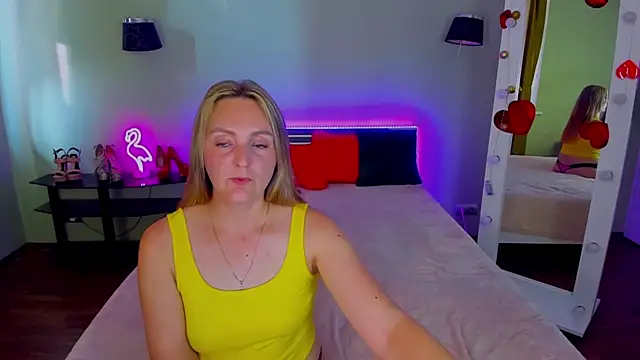 MagicEyess stripchat live cam model