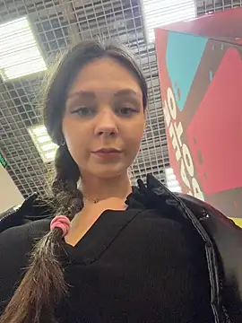 Ttixmila stripchat live cam model