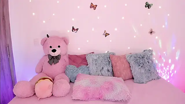 Zara_uwu_ stripchat live cam model