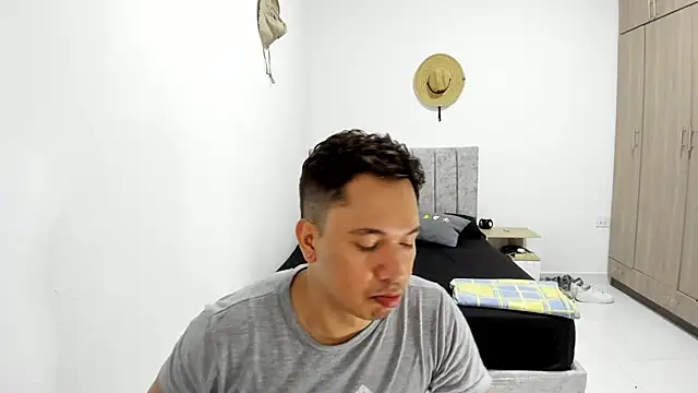 Valerioe stripchat live cam model