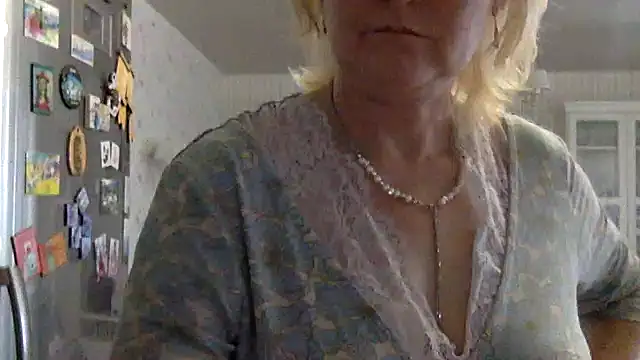 Zeyona stripchat live cam model