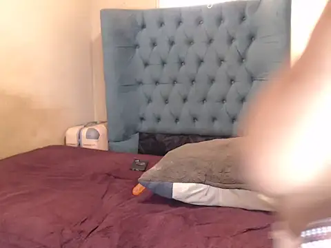 ChubbyBustyX stripchat live cam model