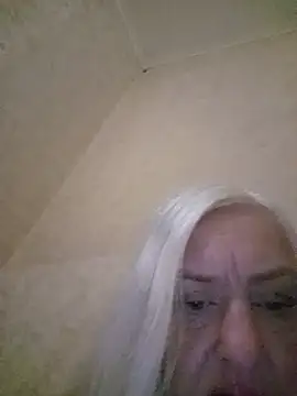 Julia20X stripchat live cam model