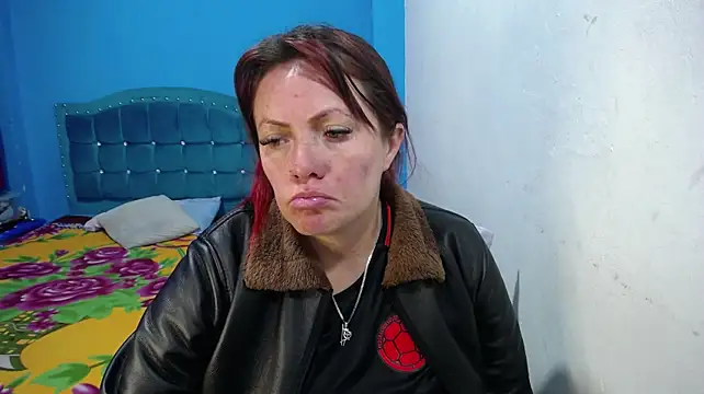 carolinhe26 stripchat live cam model