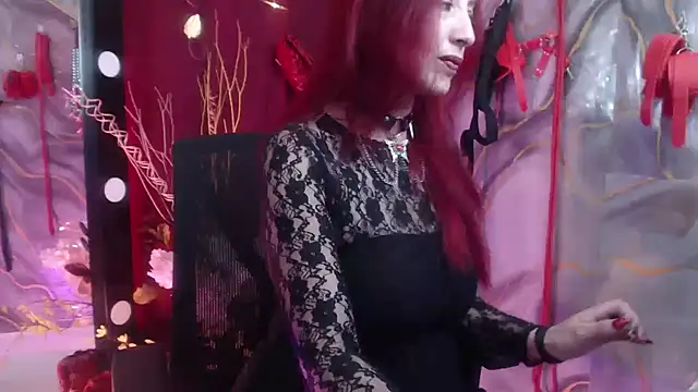 Queenscarlettsecret stripchat live cam model