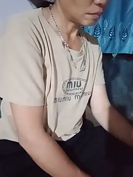 30yearr stripchat live cam model