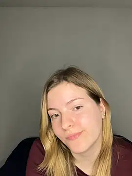 heyitskiara stripchat live cam model