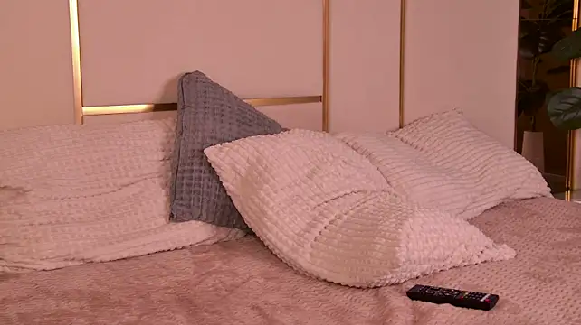 MonicaFox_ stripchat live cam model