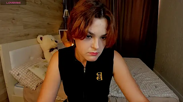 LeyaaStarr stripchat live cam model
