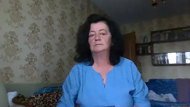 GypsiQueen2 stripchat live cam model