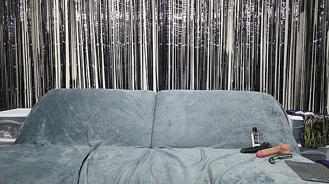 rileylogan stripchat live cam model