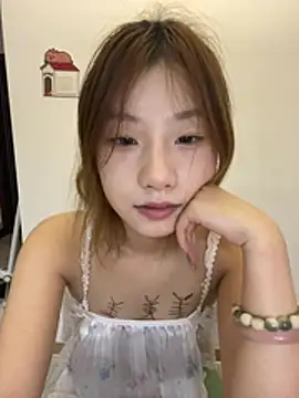 YoYo_3693 stripchat live cam model
