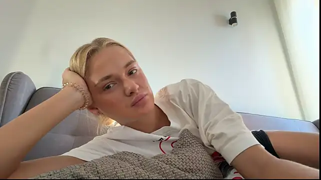 SoftMandolin stripchat live cam model