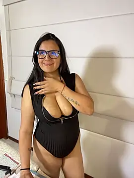 SWEETLILY18 stripchat live cam model