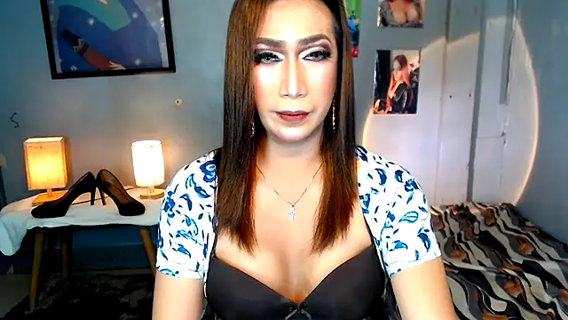 Littlecockbunny stripchat live cam model