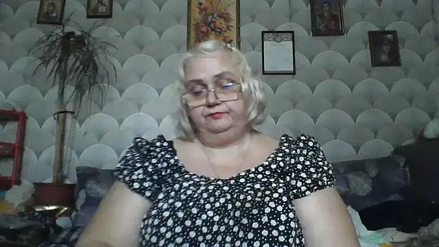 MarinaFarina53 stripchat live cam model