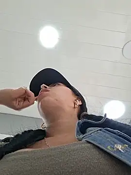 Luianna stripchat live cam model