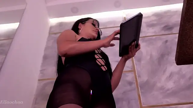 Ellaochoa stripchat live cam model