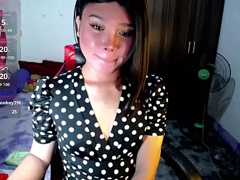sofiathe1st stripchat live cam model