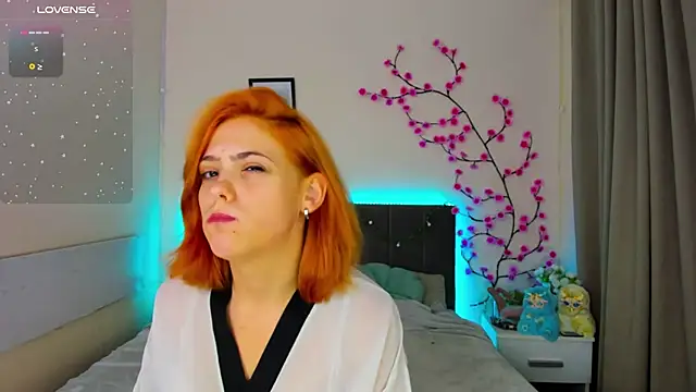 DellaRows stripchat live cam model