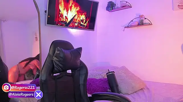 AlaiaRogers stripchat live cam model