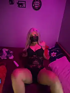 Lucey_001 stripchat live cam model