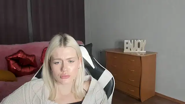 BlondyLedy stripchat live cam model