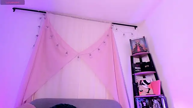 LorenaThomson stripchat live cam model