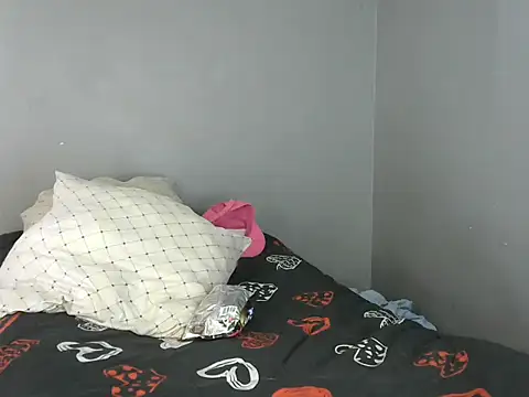 Taraj_thee_thick stripchat live cam model