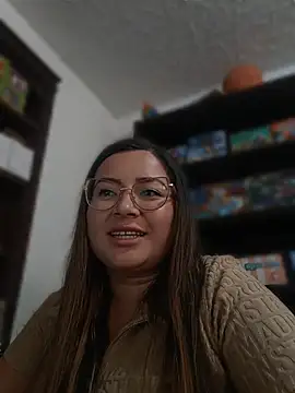 LunaDiaz999 stripchat live cam model