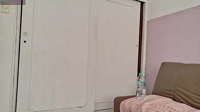 YuliethPetite stripchat live cam model