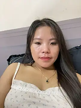 Bella_7777 stripchat live cam model