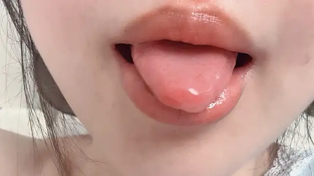 uikyy1 stripchat live cam model