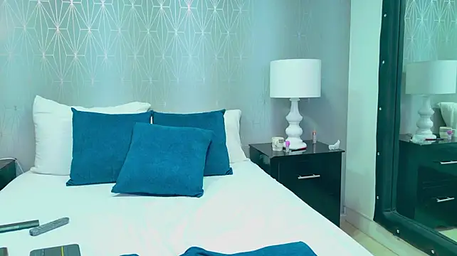 CristalShayy stripchat live cam model