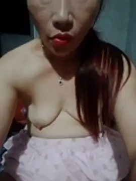 Tieuthu2 stripchat live cam model