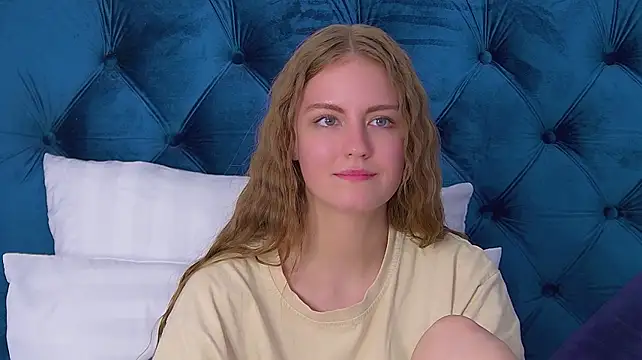 SofiaSarvains stripchat live cam model