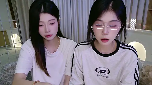 GuLuGroup stripchat live cam model