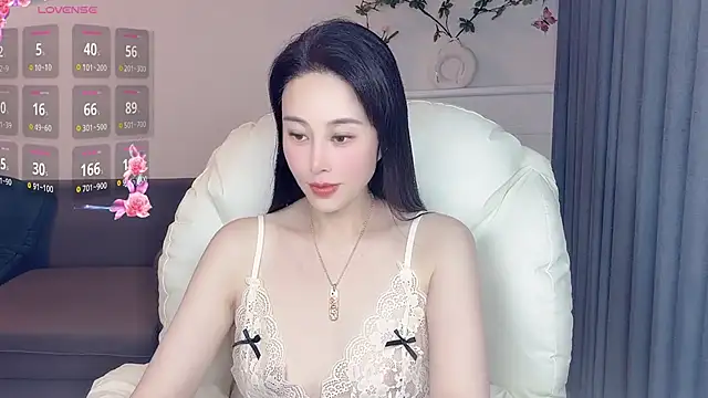 UcUiiy stripchat live cam model