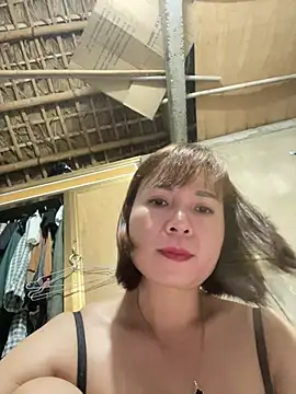 -Phuongthao- stripchat live cam model