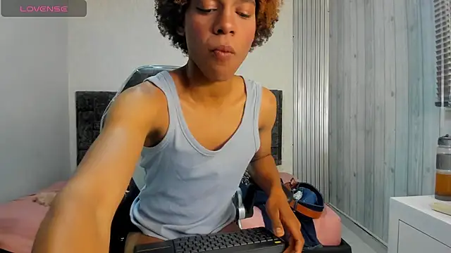 luccas_lowee stripchat live cam model
