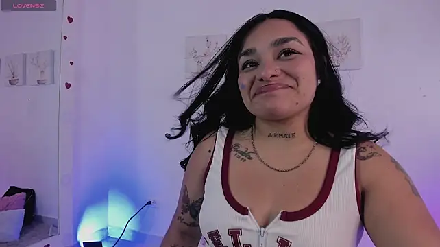 Sofi-James stripchat live cam model