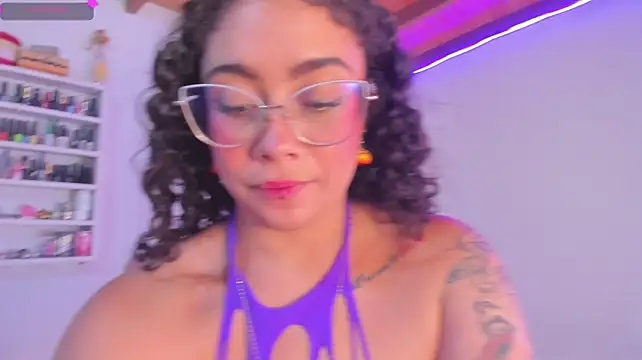 antonelllepiercee stripchat live cam model