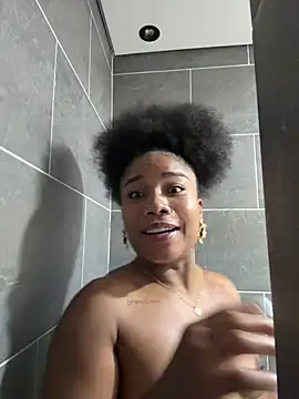 SilvannaFitt stripchat live cam model