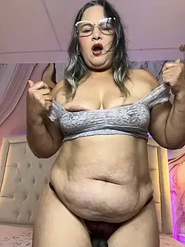 Lucy_Milf_474 stripchat live cam model