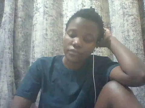 tina_2030 stripchat live cam model
