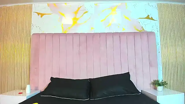 EmmyRossil stripchat live cam model
