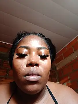 nanis_13 stripchat live cam model
