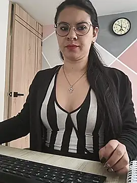 Paolitha25 stripchat live cam model