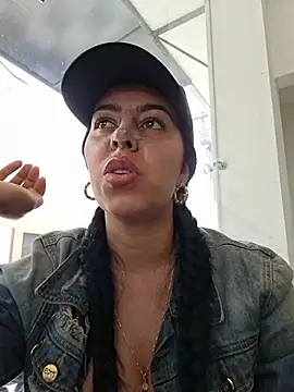 Luianna stripchat live cam model